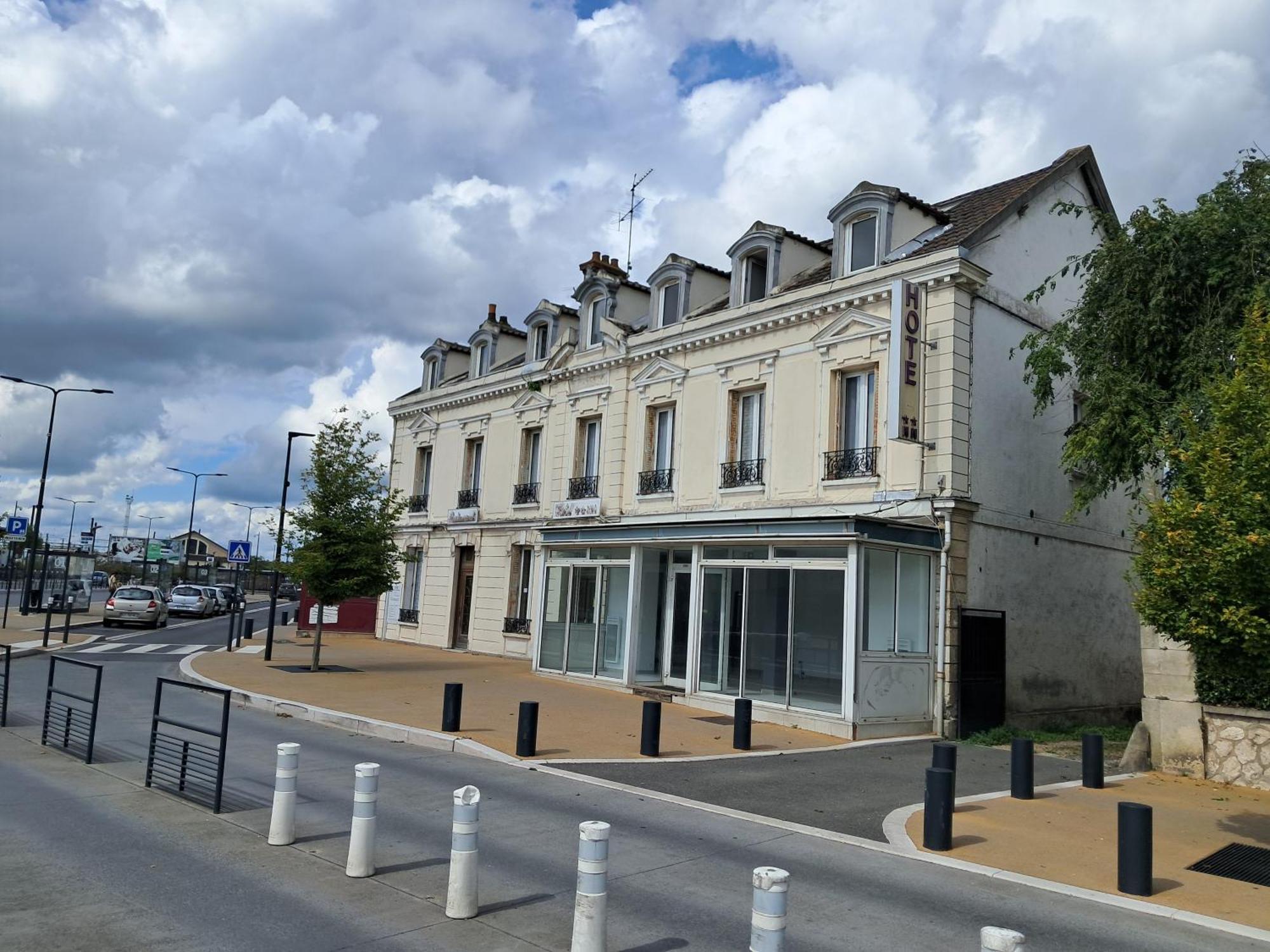 Hotel De La Gare Montereau-Fault-Yonne Exterior photo